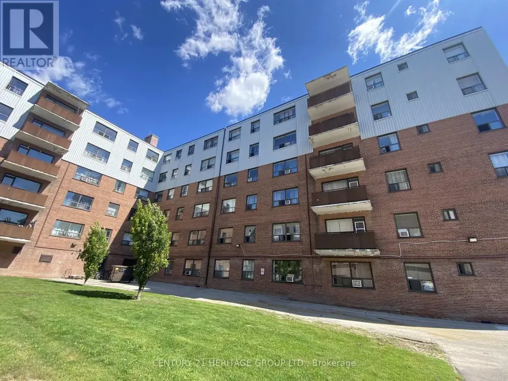 102 - 3111 Eglinton Avenue E, Toronto (Scarborough Village)