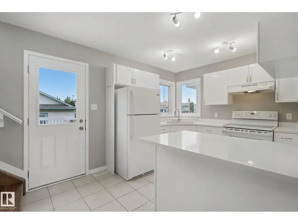3104 32 Av Nw, Edmonton