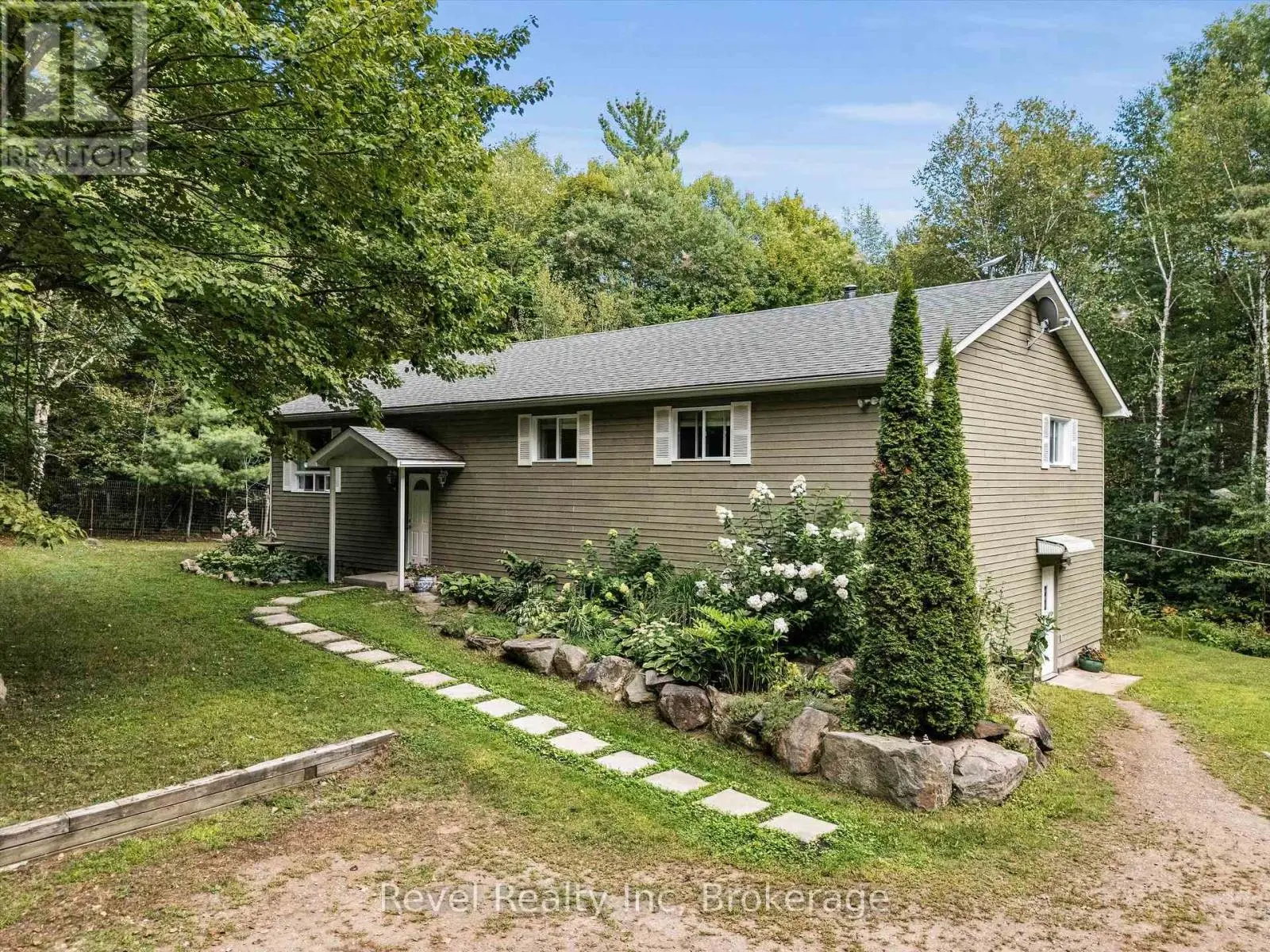 1326 Echo Lake Road, Lake of Bays (Mclean)