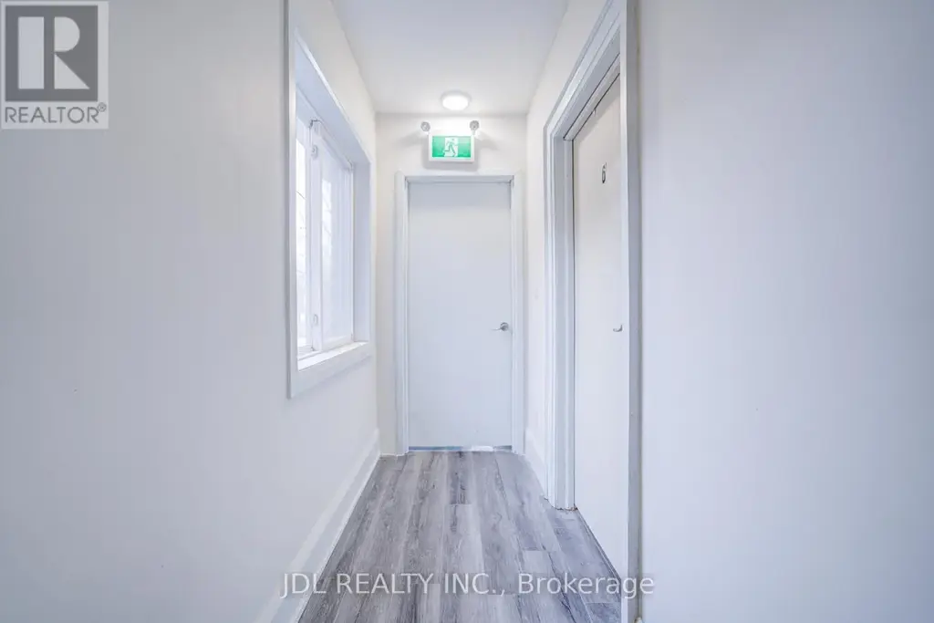 6 - 5 Sorauren Avenue, Toronto (Roncesvalles)