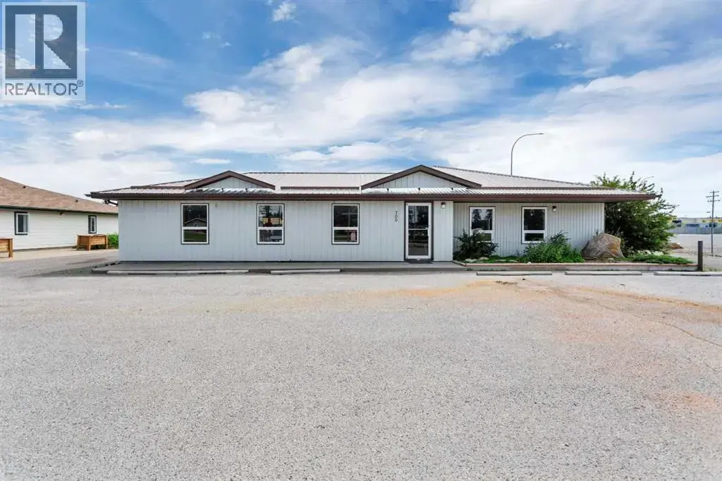 709 Main Avenue W, Sundre