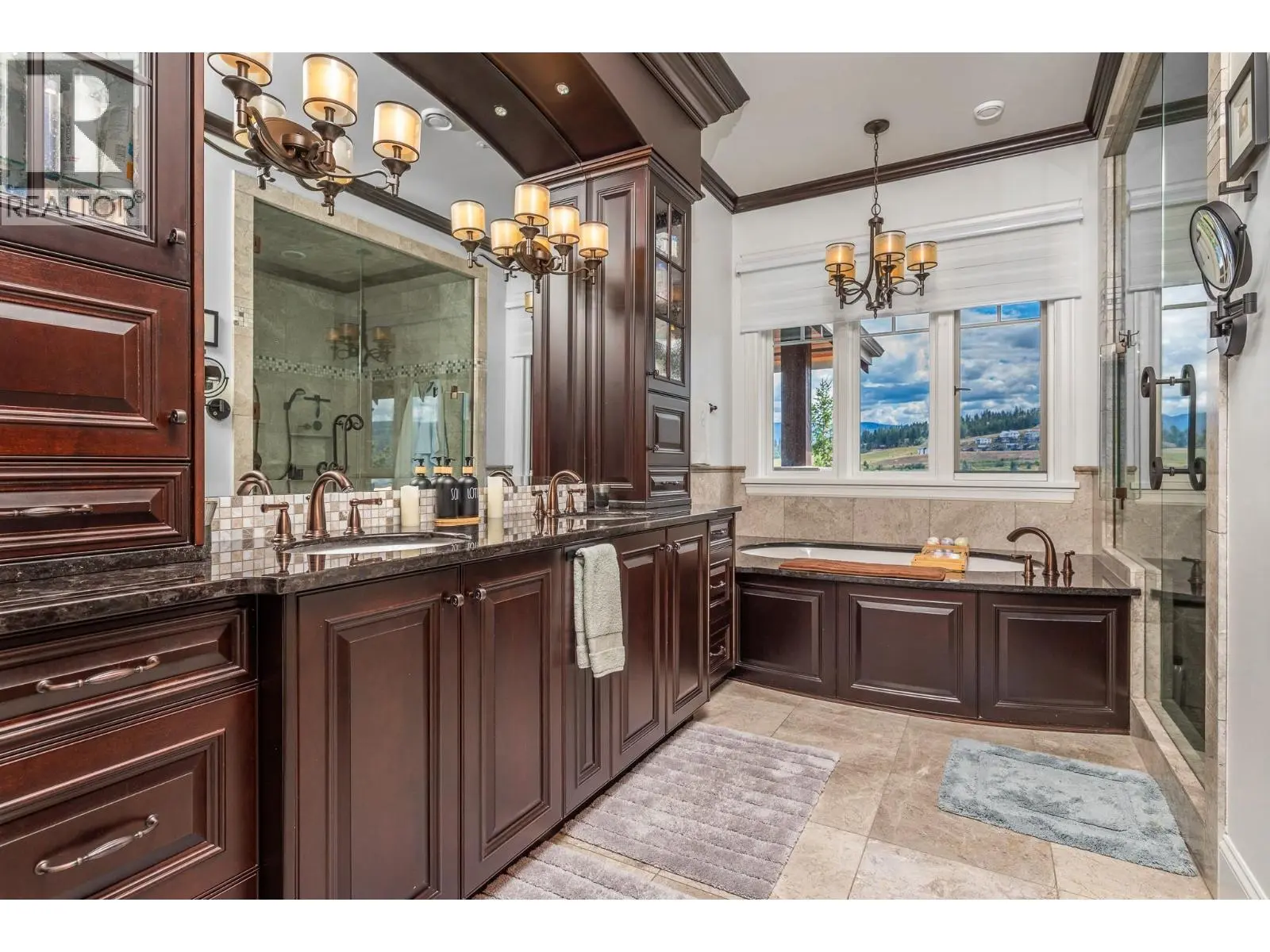 602 Falcon Point Way. Vernon, British Columbia