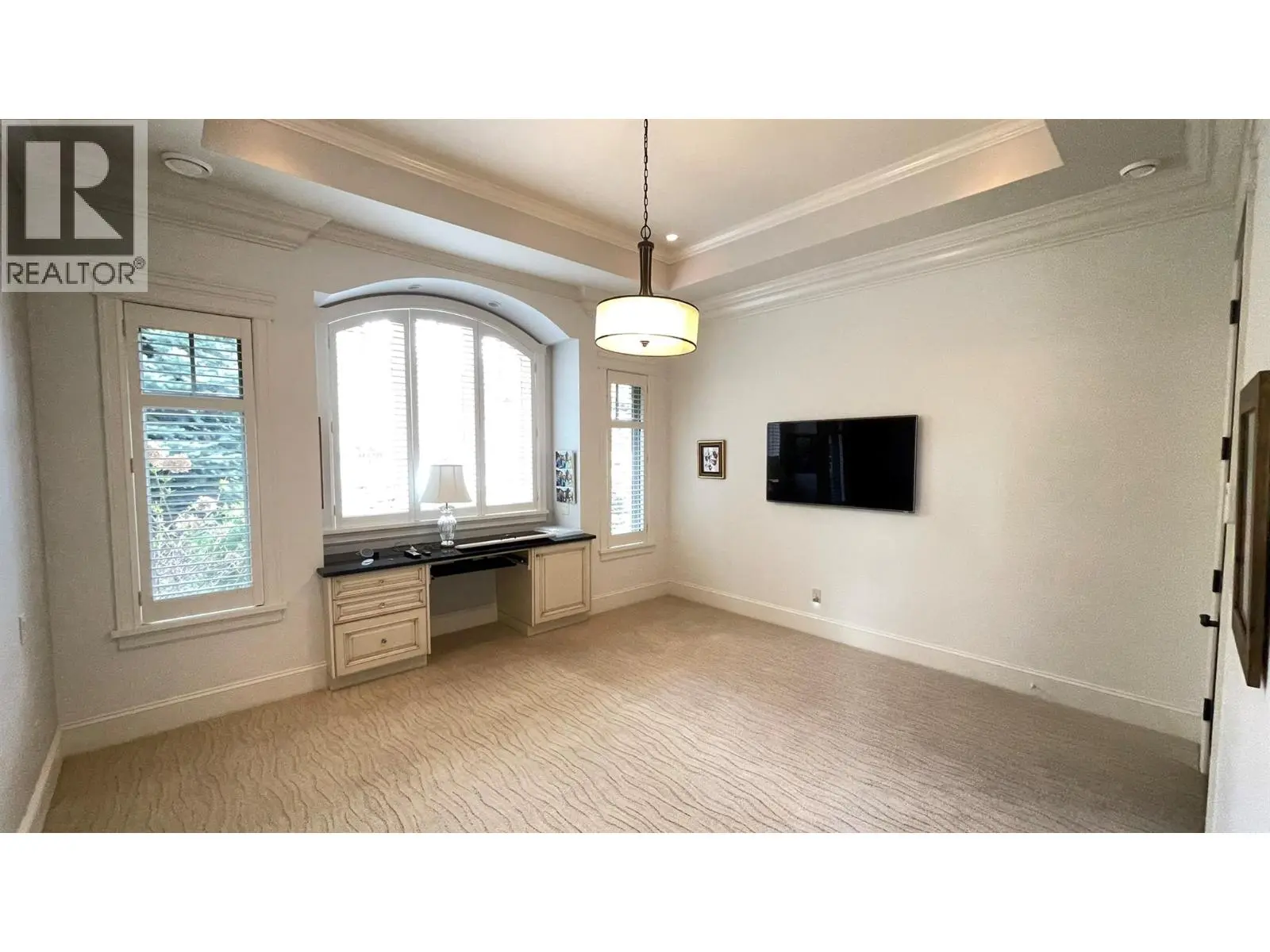 602 Falcon Point Way. Vernon, British Columbia