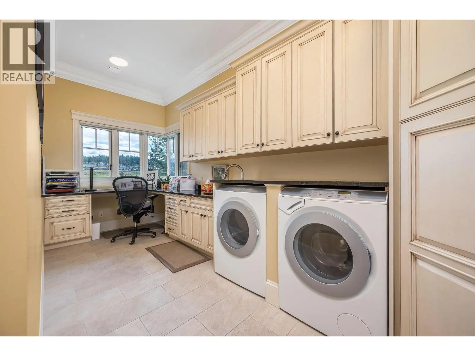602 Falcon Point Way. Vernon, British Columbia