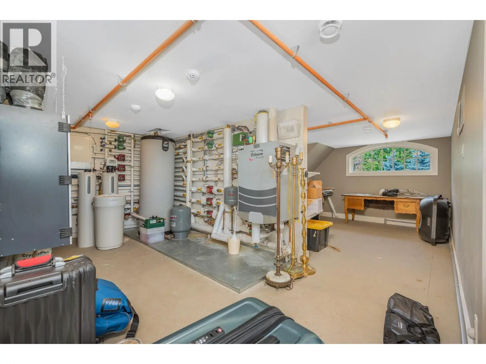 602 Falcon Point Way. Vernon, British Columbia