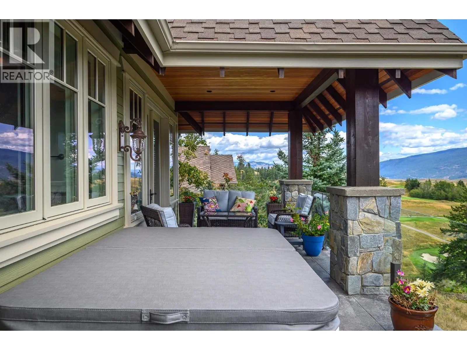 602 Falcon Point Way. Vernon, British Columbia
