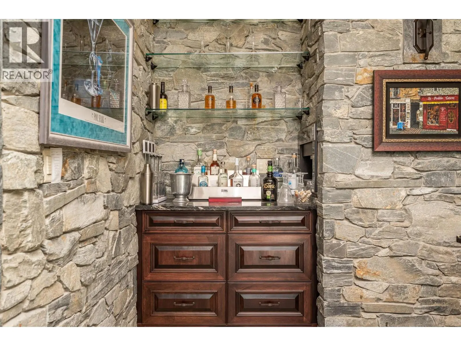 602 Falcon Point Way. Vernon, British Columbia