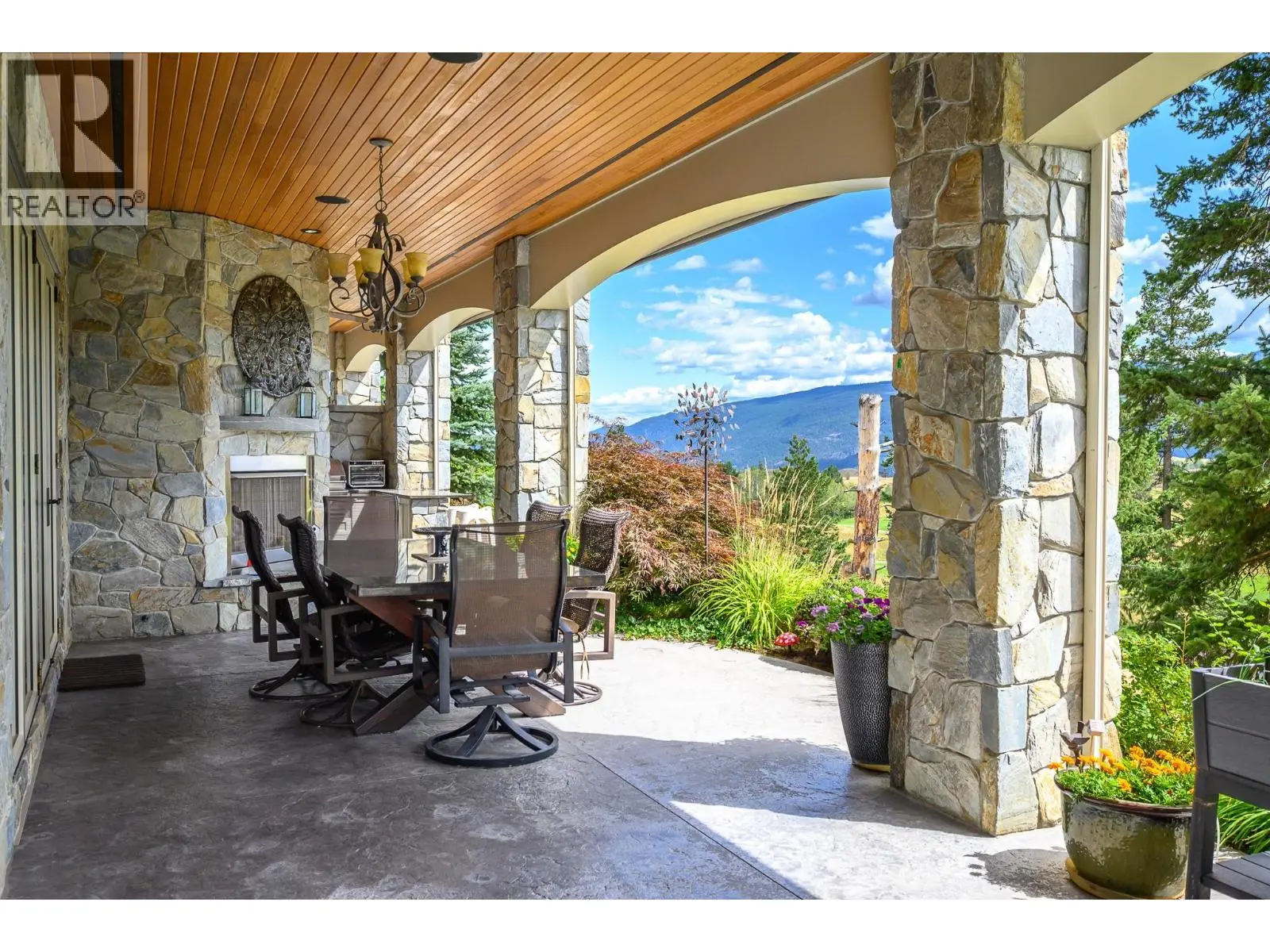 602 Falcon Point Way. Vernon, British Columbia