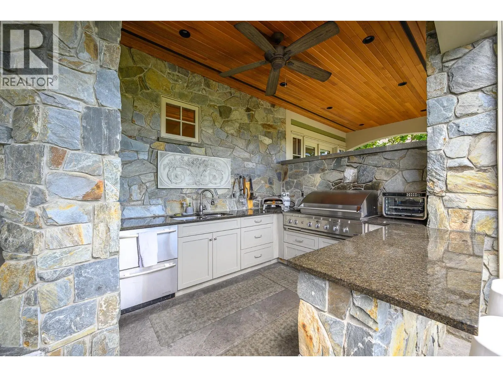 602 Falcon Point Way. Vernon, British Columbia