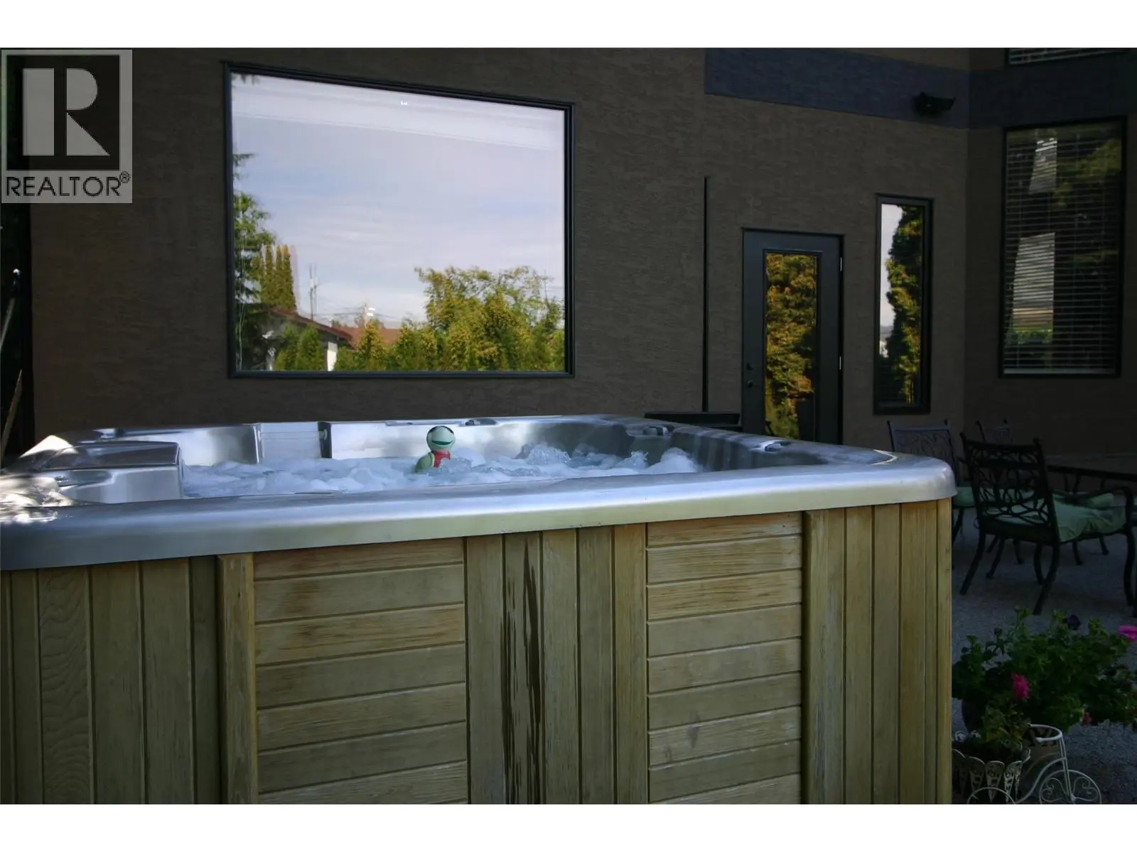 3517 Lakeshore Road. Kelowna, British Columbia
