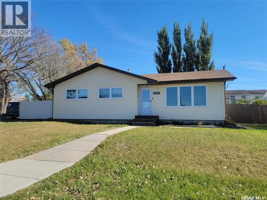 5107 Leader Street, Macklin