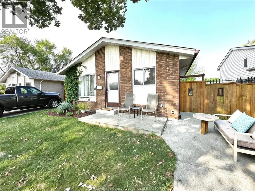 3217 Aurora, Windsor
