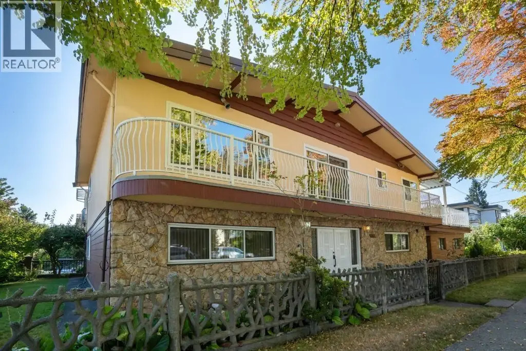 232 Macdonald Avenue, Burnaby