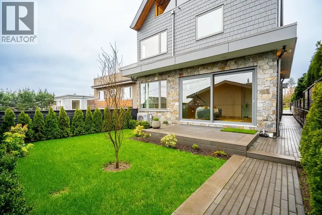 2 3674 Oxford Street, Vancouver