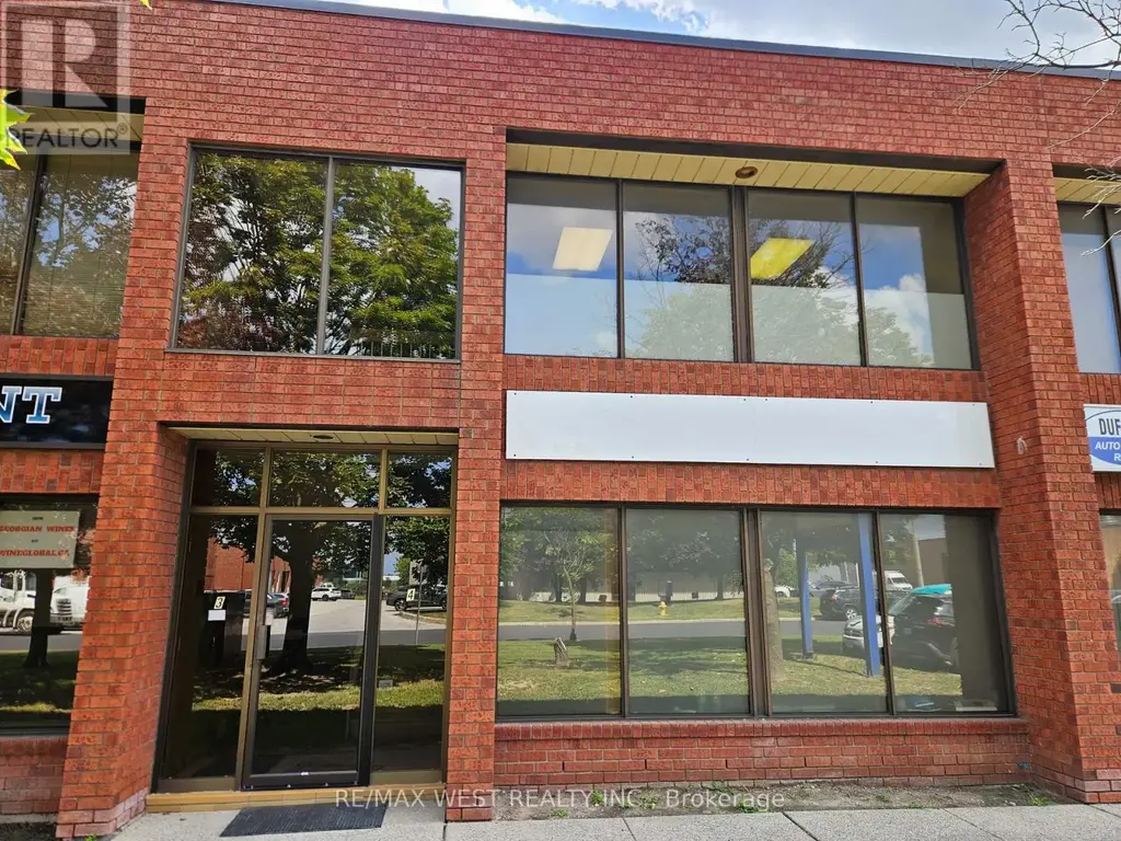 4 - 210 Drumlin Circle, Vaughan (Concord)