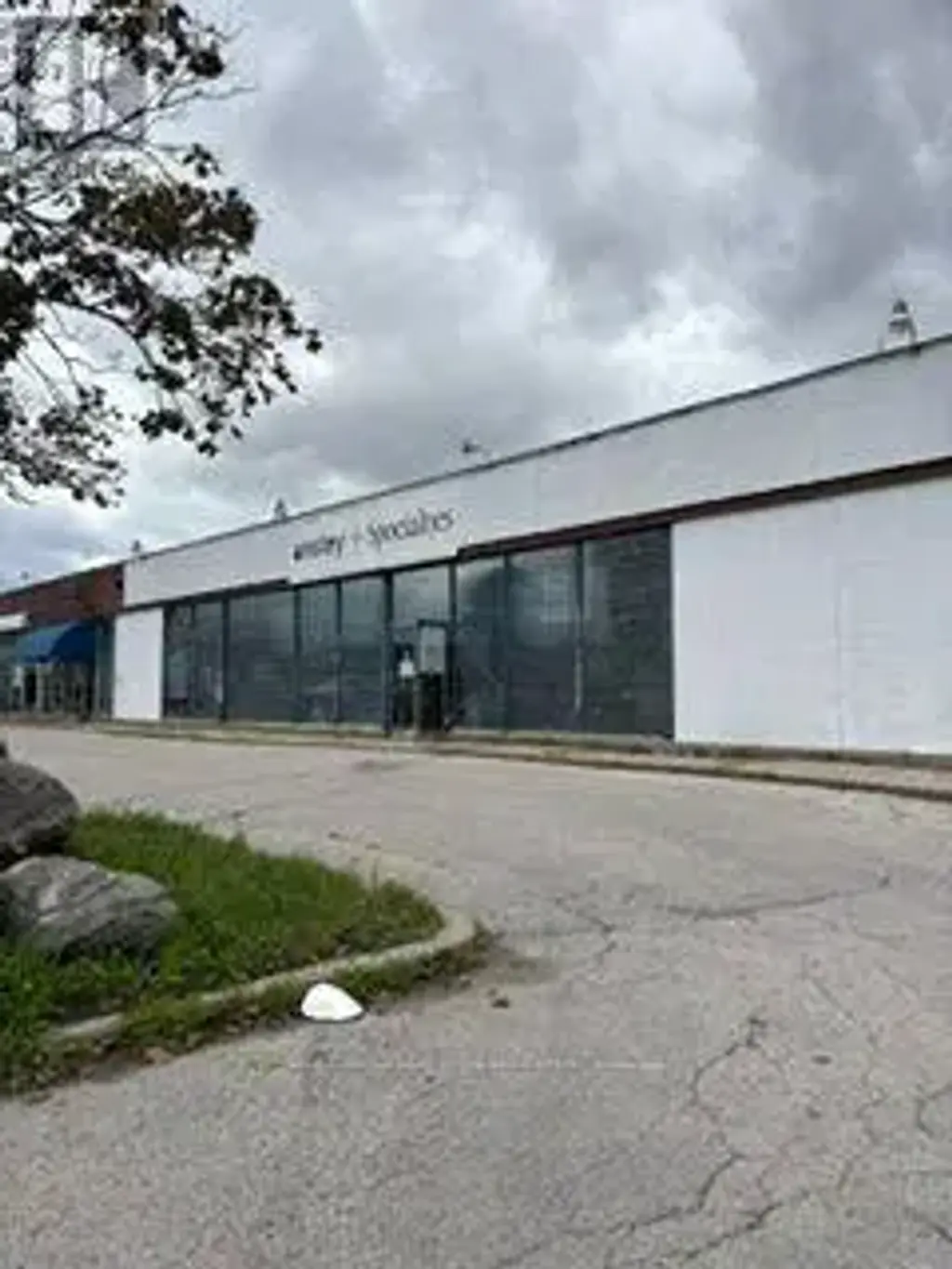 2480 Lawrence Avenue E, Toronto (Dorset Park)