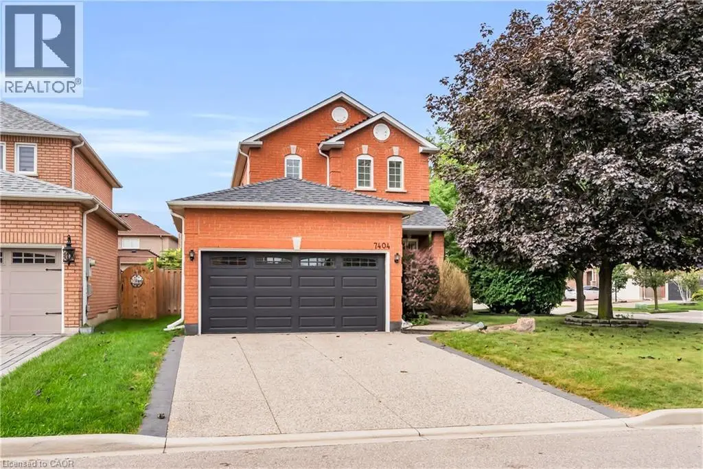 7404 Davemark Court, 10th Line Shore