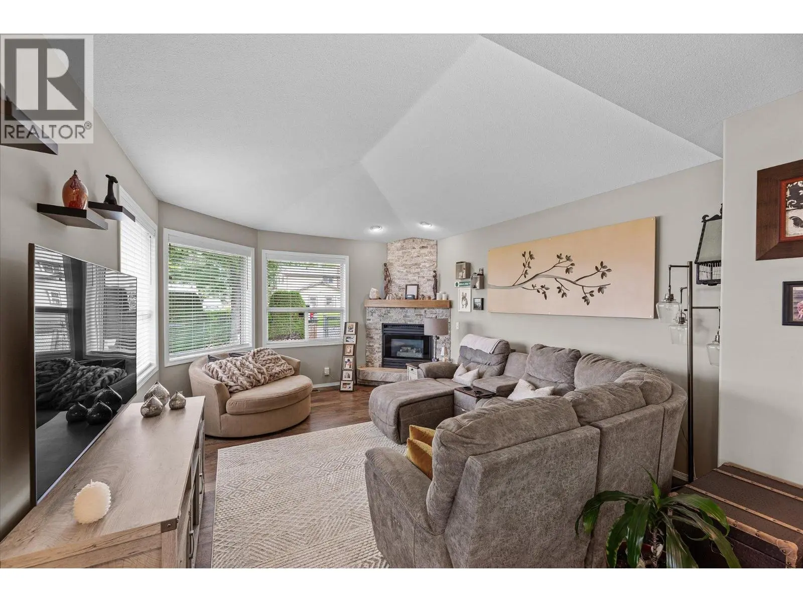 301 Fizet Avenue. Kelowna, British Columbia