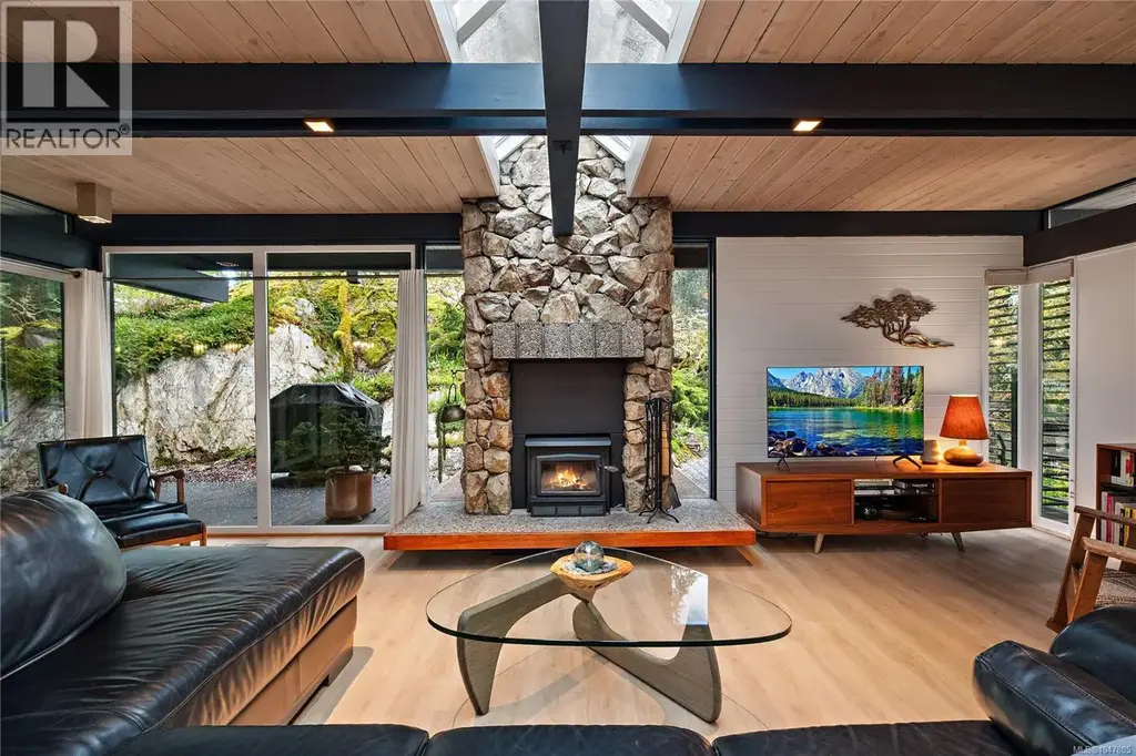 4513 Edgewood Pl, Saanich