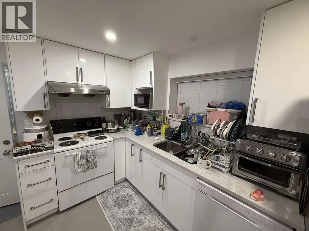 682 Sperling Avenue, Burnaby