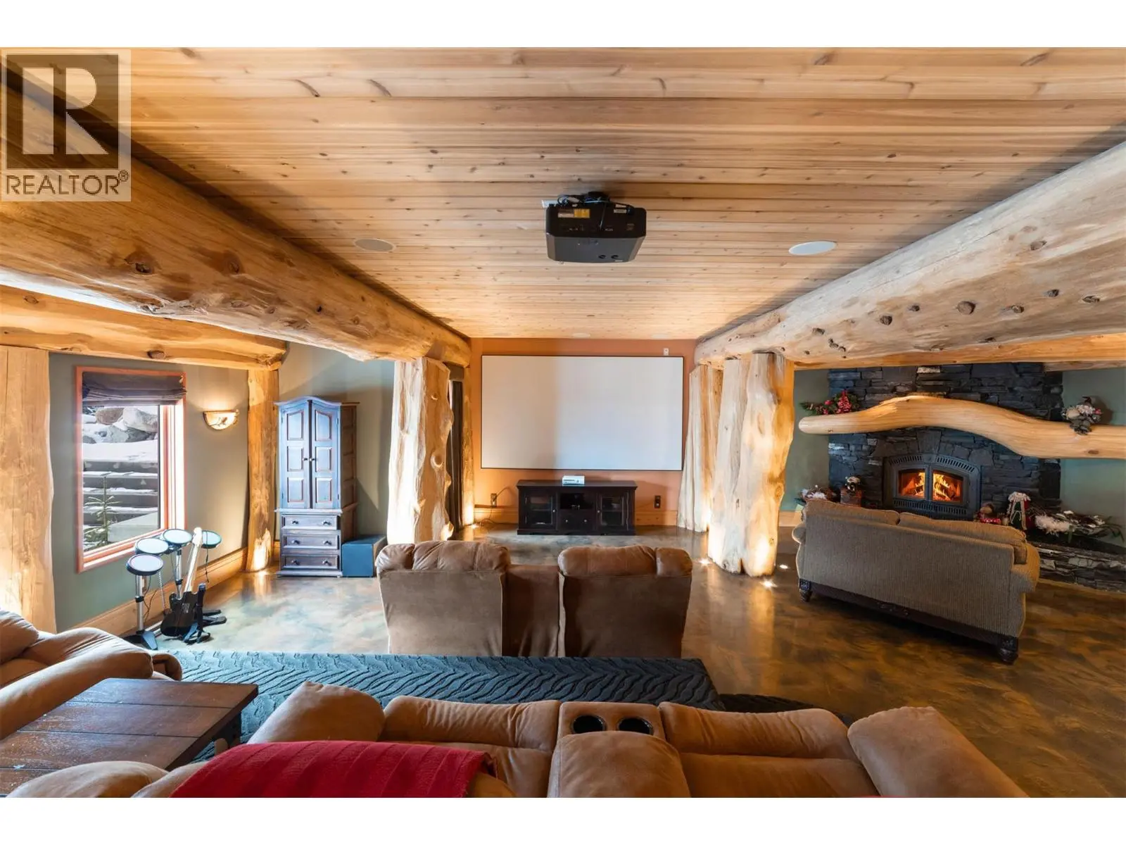 525 Feathertop Way. Big White, British Columbia