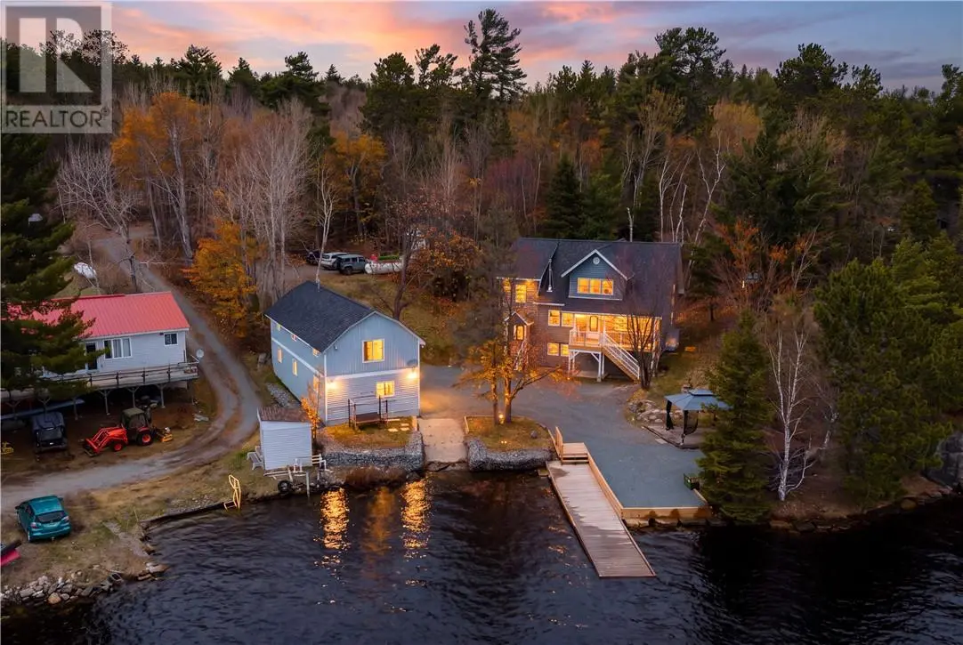 1168 West Bay, Capreol