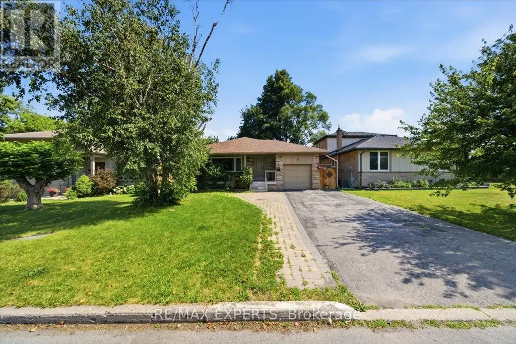 51 Clifton Avenue, Toronto (Bathurst Manor)