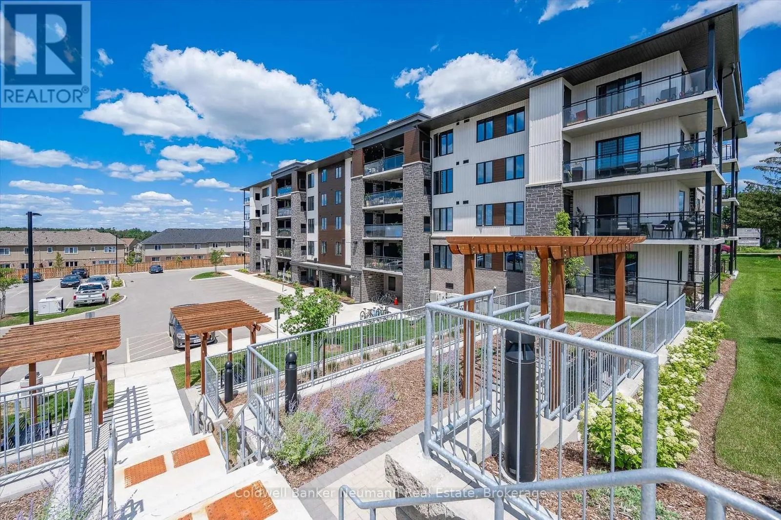 102 - 104 Summit Ridge Drive, Guelph (Grange Road)