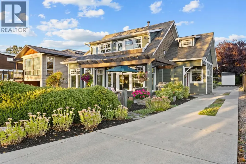 10117 West Saanich Rd, North Saanich