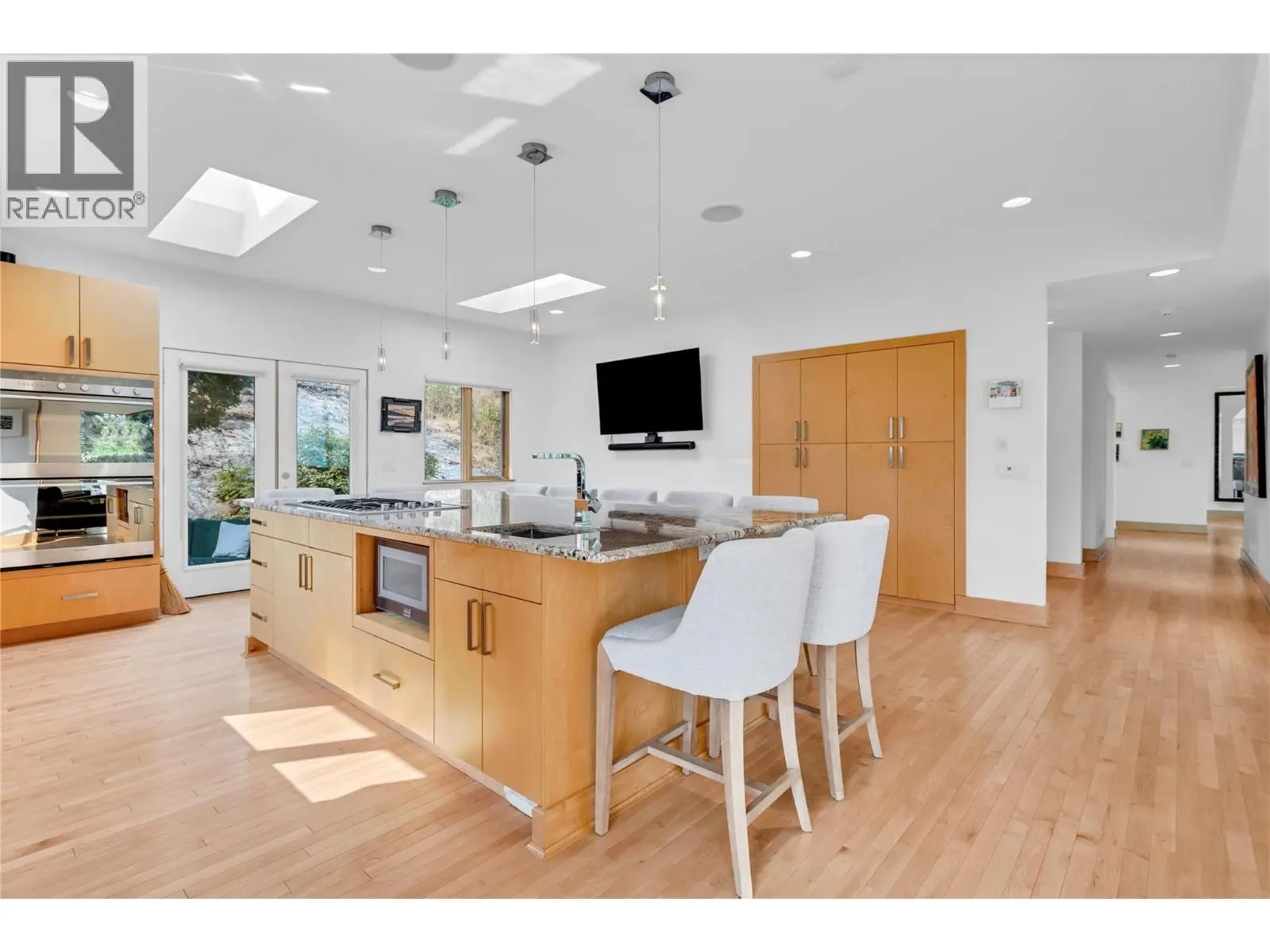5851 Lakeshore Road. Kelowna, British Columbia