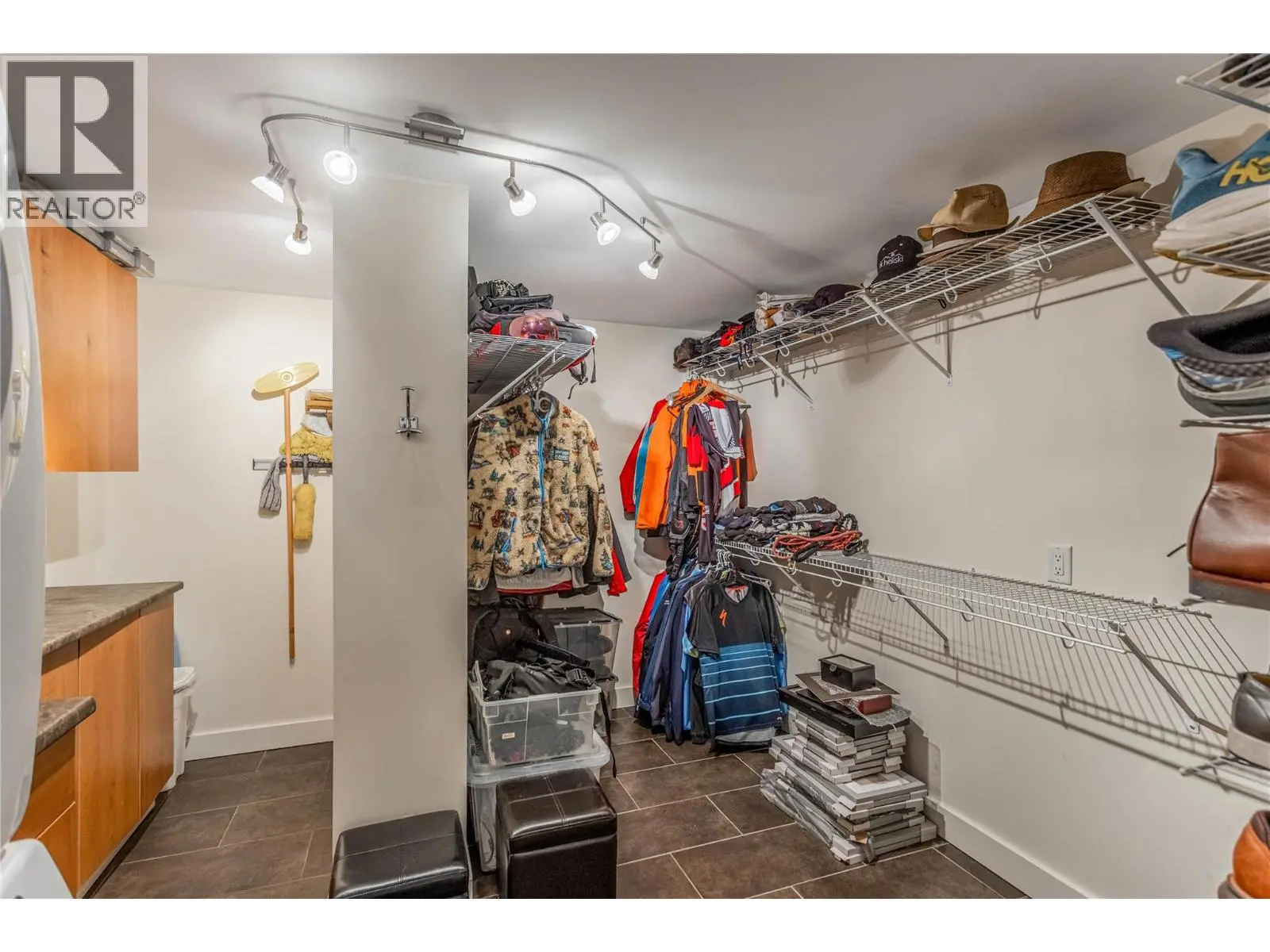5851 Lakeshore Road. Kelowna, British Columbia