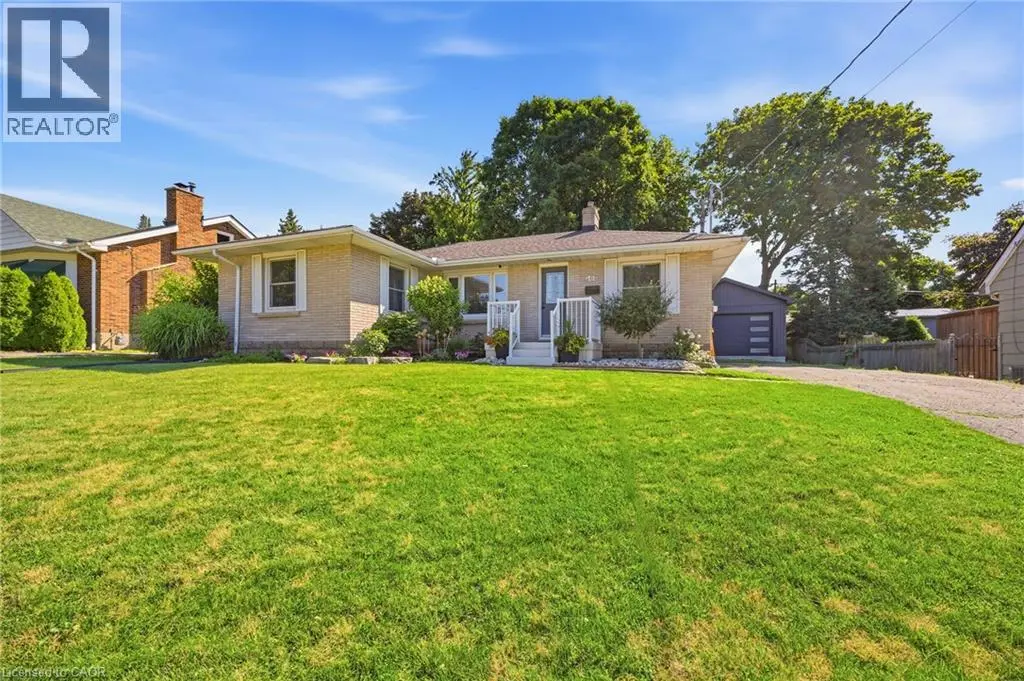402 Wellington Street N, Woodstock