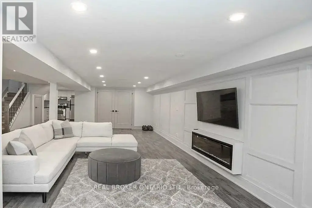 49 Fortrose Crescent, Toronto (Parkwoods-Donalda)