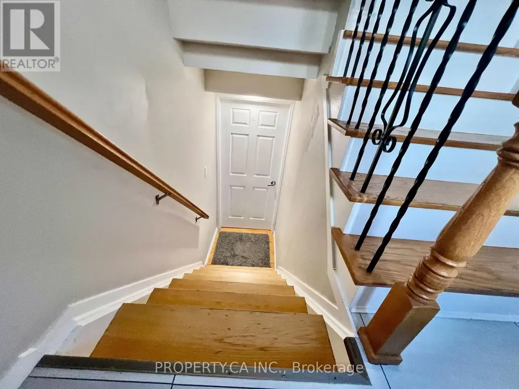 Lower - 205 Talbot Crescent, Newmarket (Central Newmarket)