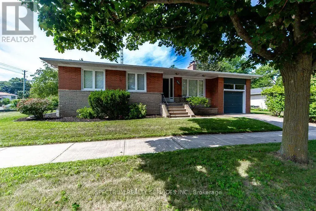 131 West Deane Park Drive, Toronto (Eringate-Centennial-West Deane)