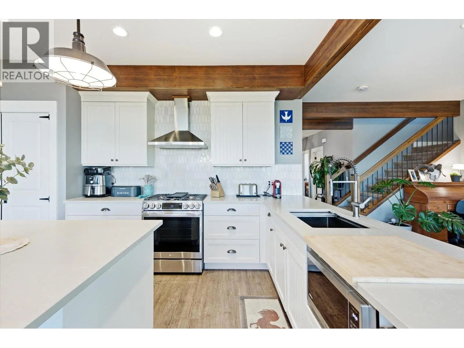 1160 Goldfinch Place. Kelowna, British Columbia