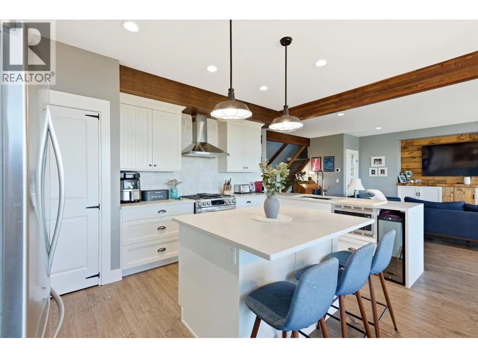 1160 Goldfinch Place. Kelowna, British Columbia