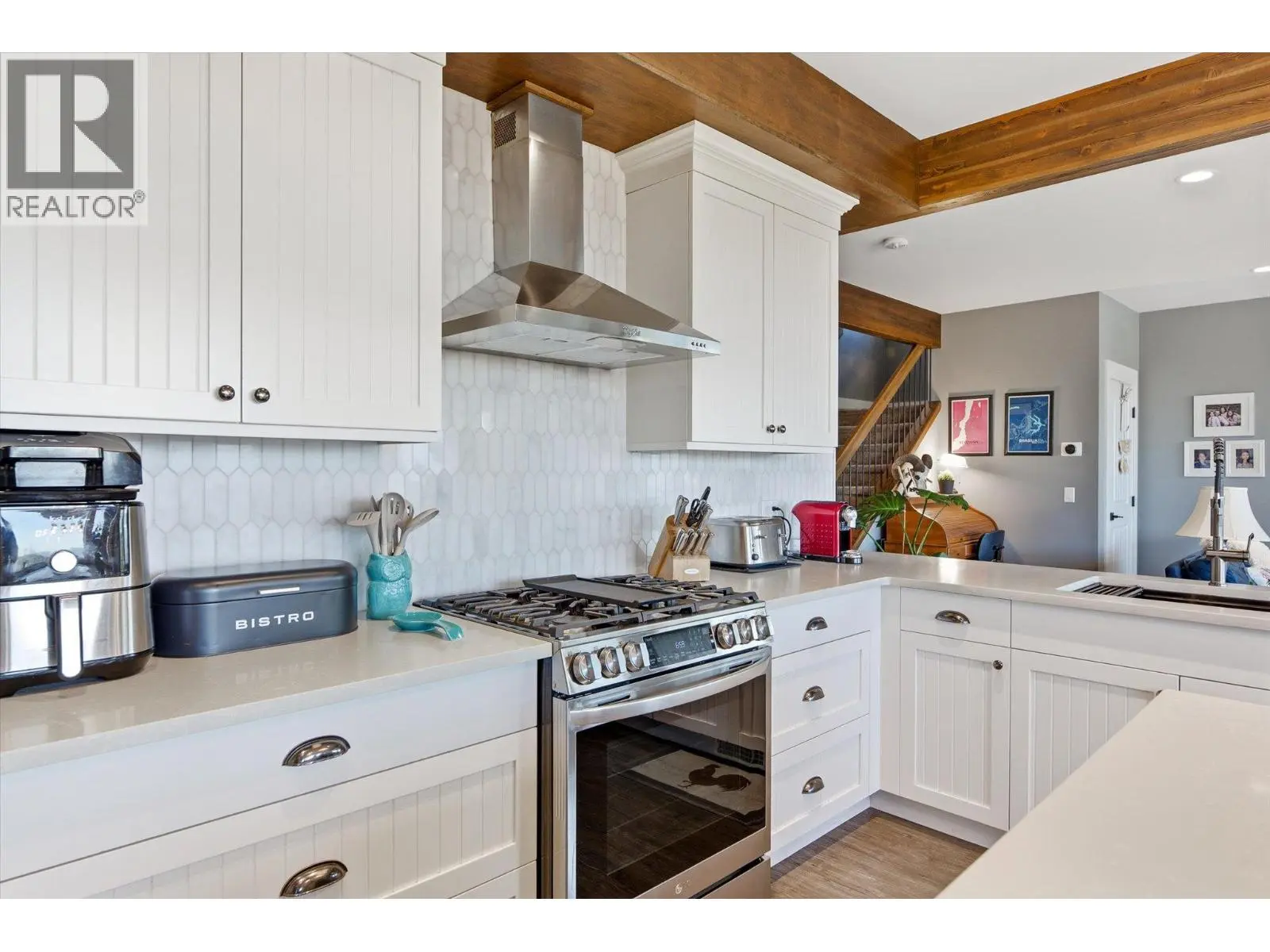 1160 Goldfinch Place. Kelowna, British Columbia