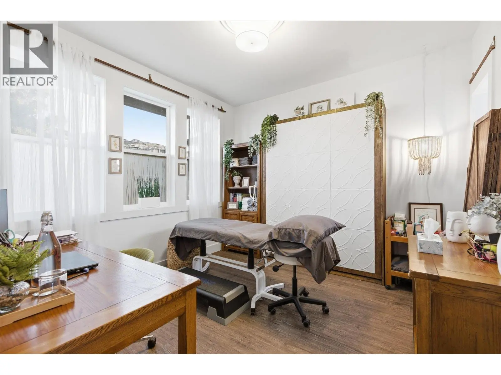 1160 Goldfinch Place. Kelowna, British Columbia
