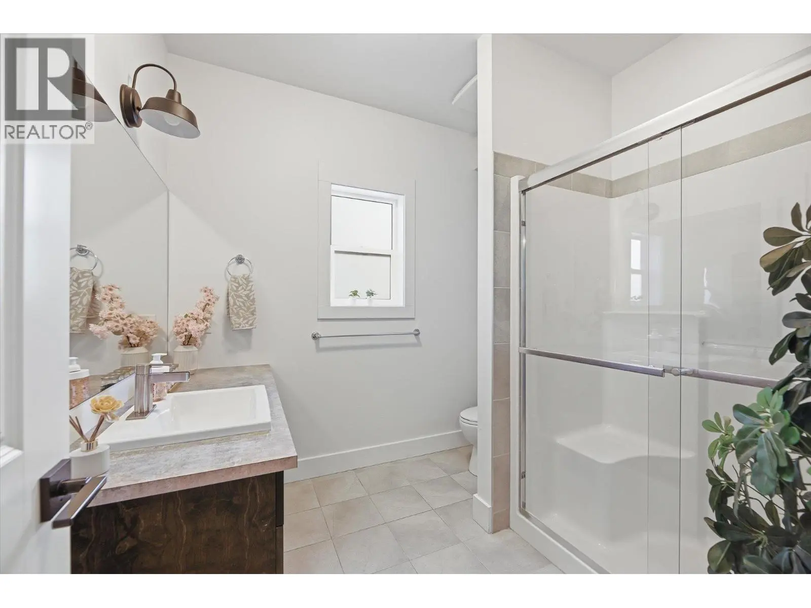 1160 Goldfinch Place. Kelowna, British Columbia