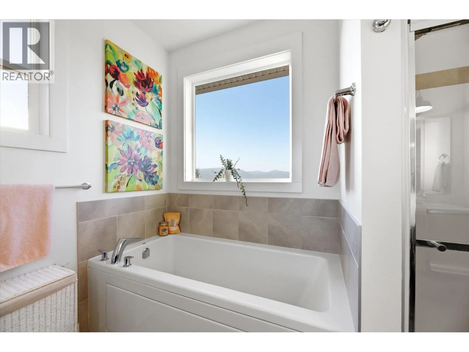 1160 Goldfinch Place. Kelowna, British Columbia
