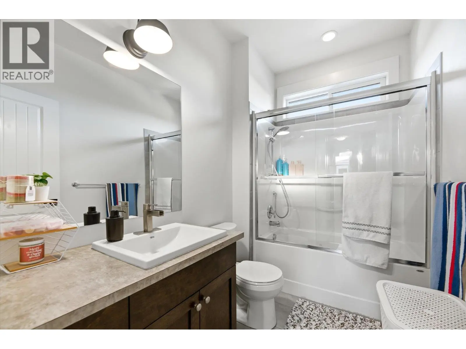 1160 Goldfinch Place. Kelowna, British Columbia