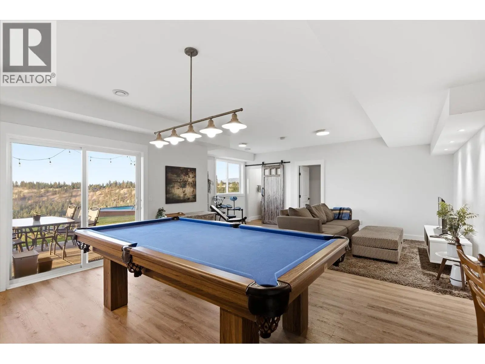 1160 Goldfinch Place. Kelowna, British Columbia