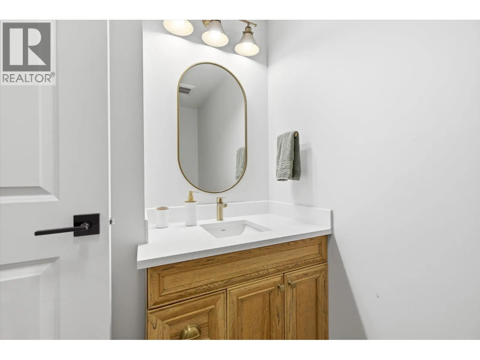 1160 Goldfinch Place. Kelowna, British Columbia