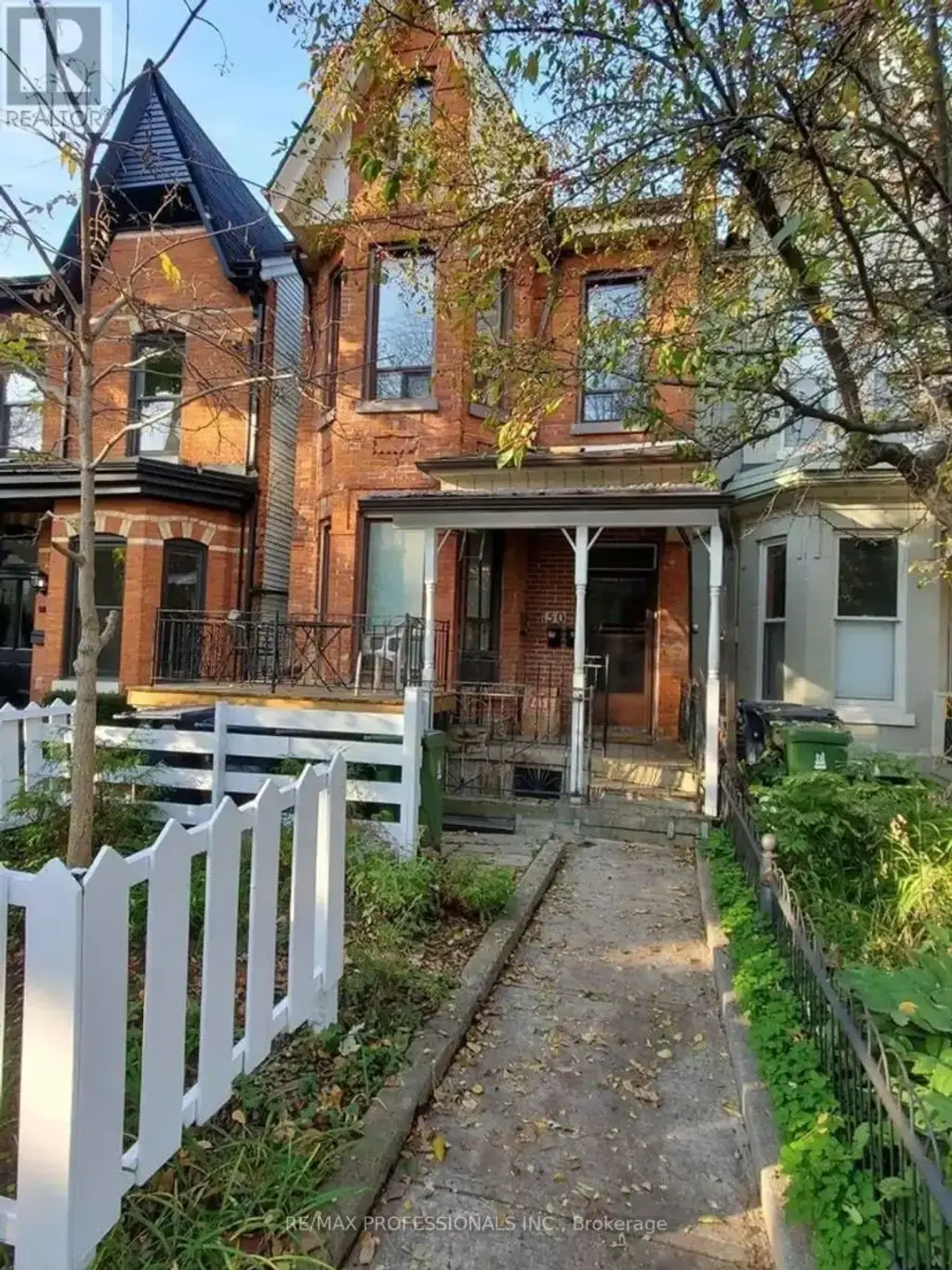 Main Level - 150 Robert Street, Toronto (University)