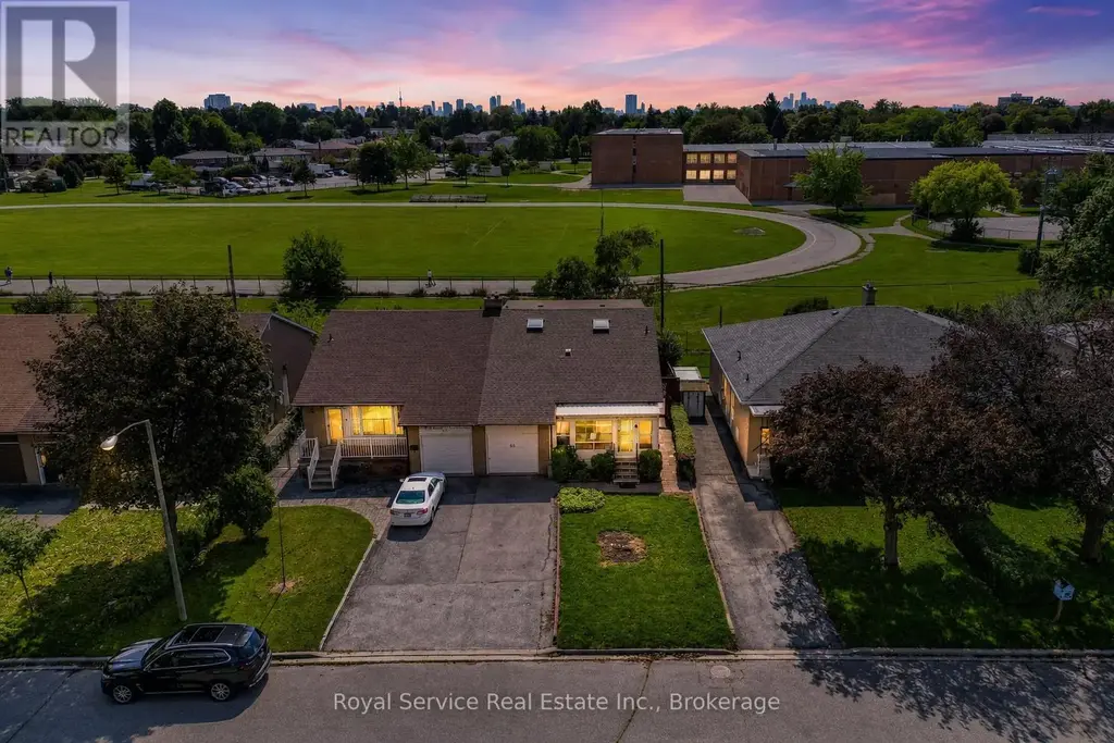 65 Combermere Drive, Toronto (Parkwoods-Donalda)