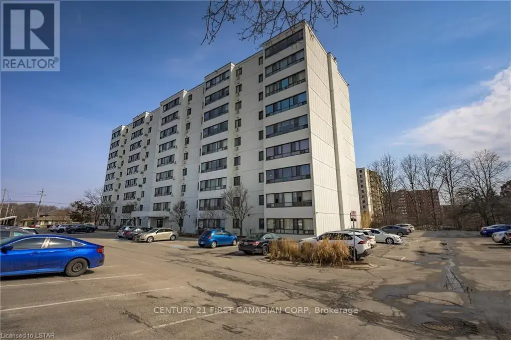 402 - 135 Baseline Road W, London South (South D)