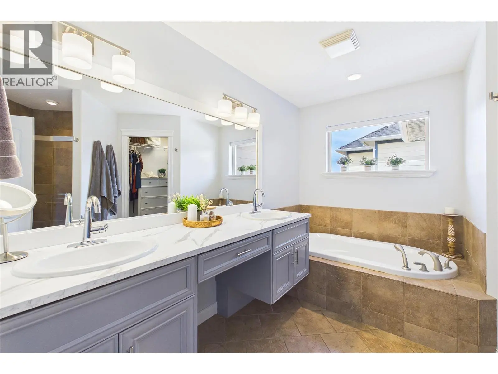 307 Mccarren Avenue. Kelowna, British Columbia