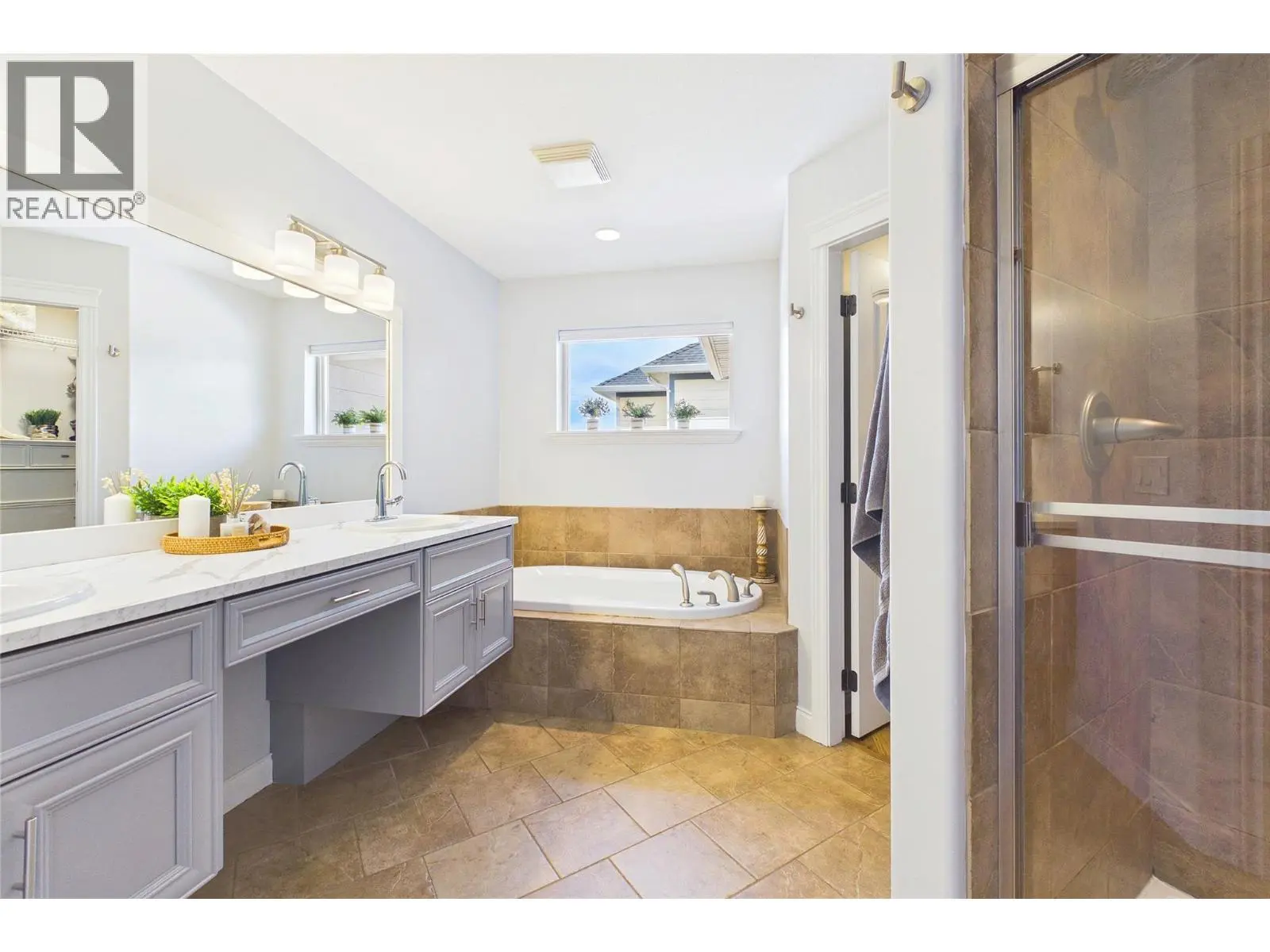 307 Mccarren Avenue. Kelowna, British Columbia