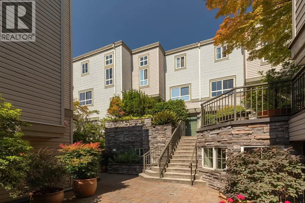 34 2375 W Broadway, Vancouver